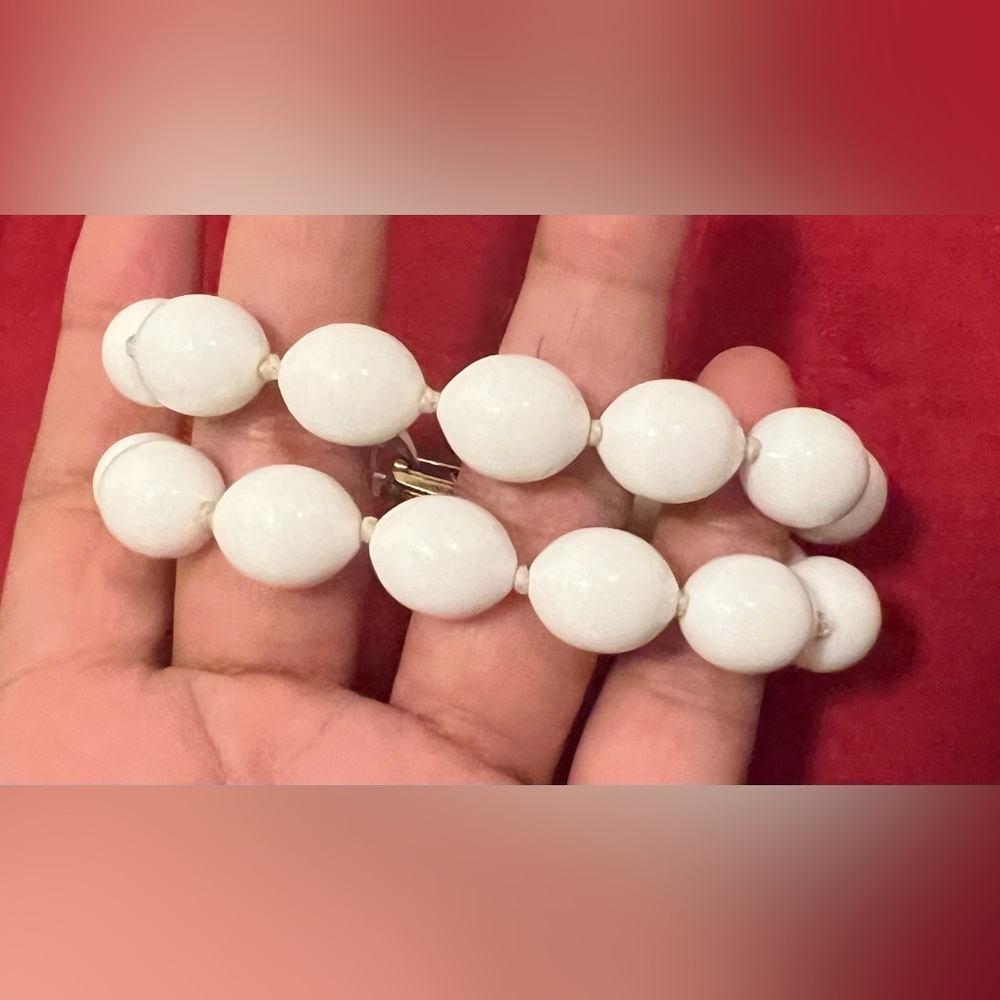 TRIFARI Vintage White Bead Crown Bracelet - Picture 7 of 9